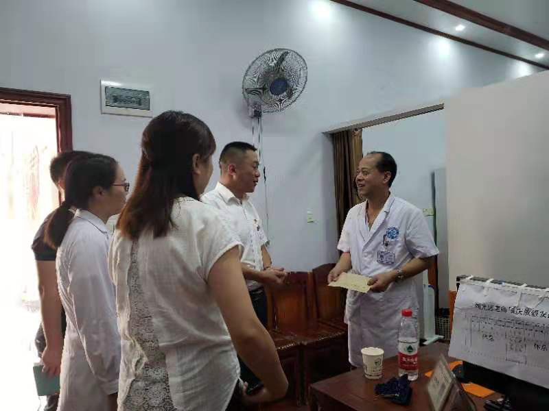 顺庆区人民医院国庆节走访慰问活动 图片.png